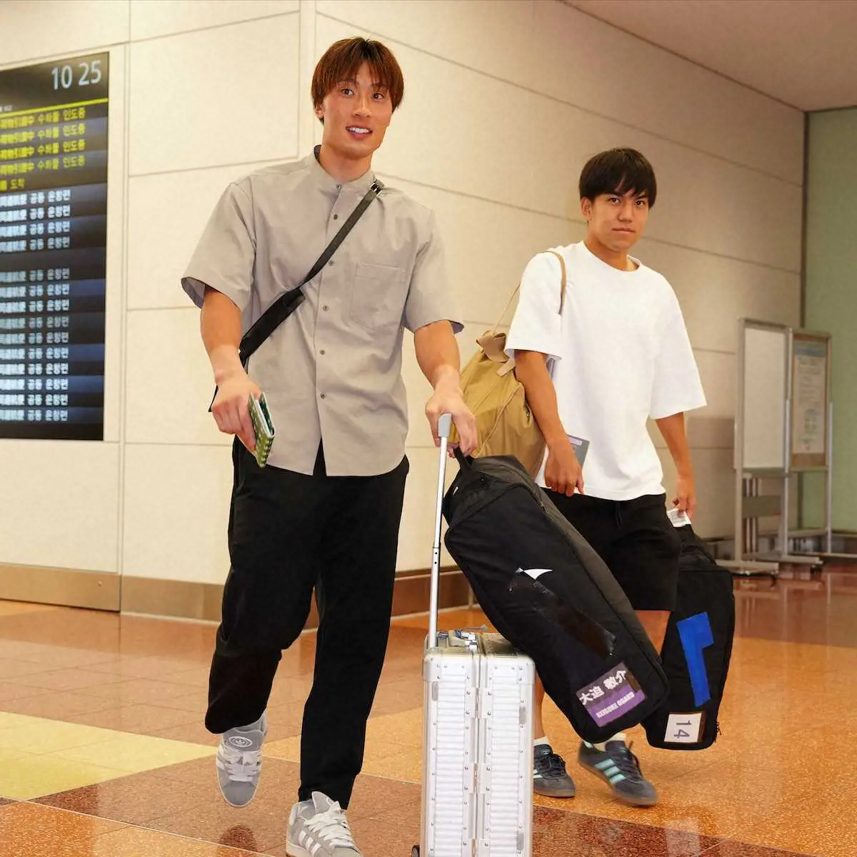 【画像・写真】【E1】日本代表が韓国から羽田空港に帰国　クラブに順次合流へ　今夜天皇杯、リーグ戦は19日から再開