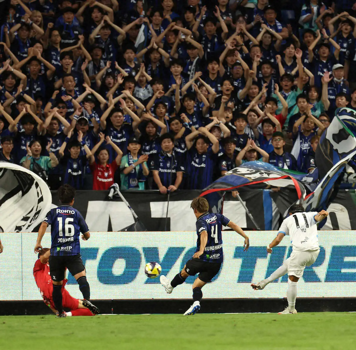 【画像・写真】川崎Fの小林悠がJ1で15年連続ゴール！逆転負けに「勝たせるゴールを決めたかった」