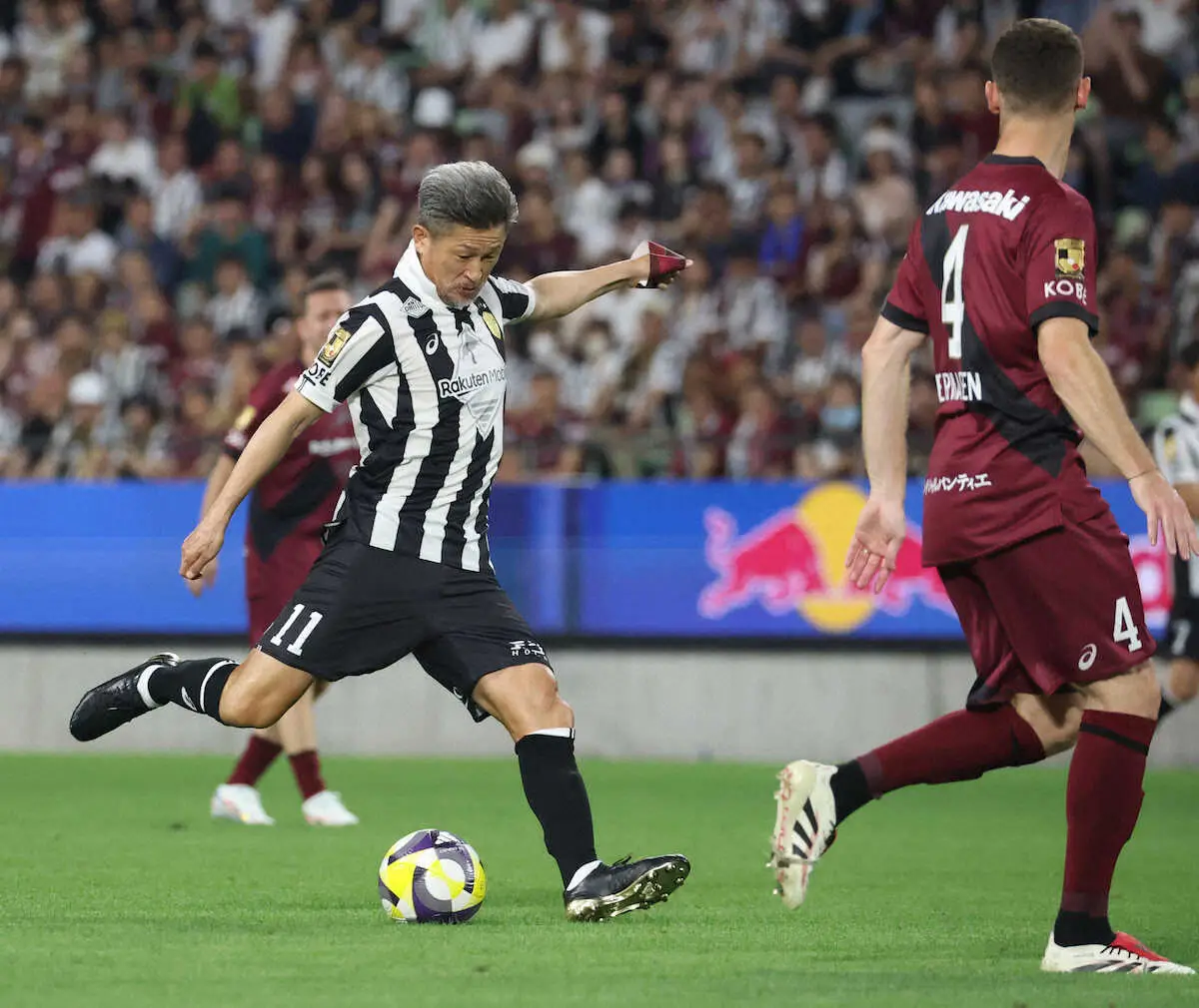 【画像・写真】カズダンス“田原俊彦バージョン”三浦知良「カラオケでやってるやつです」J1神戸30周年