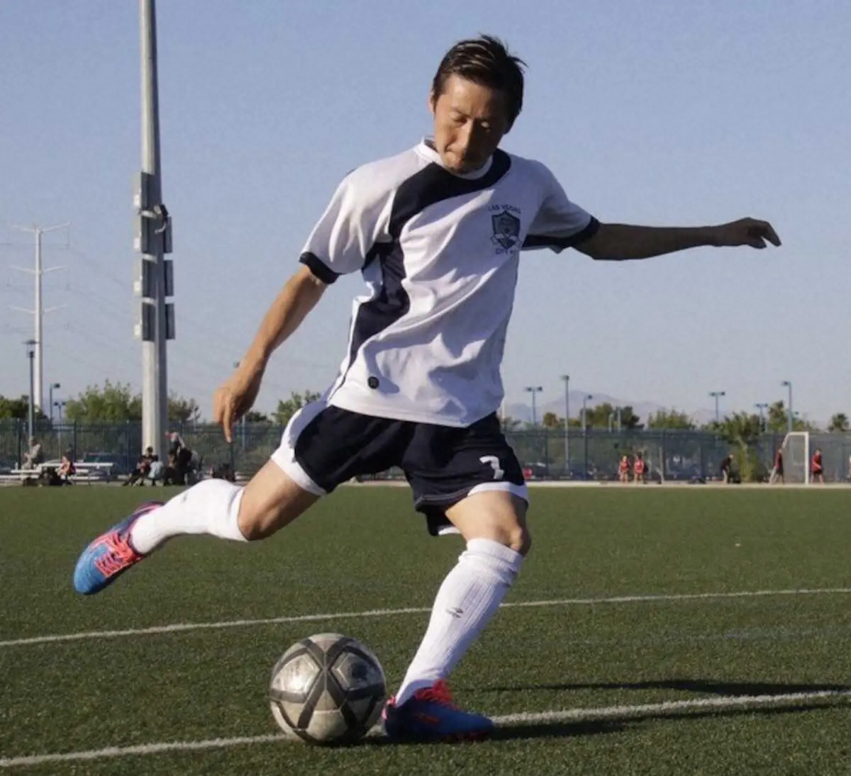 【画像・写真】川淵三郎氏の激励受ける異色“二刀流プロ”が日本人初のサッカー・マダガスカル1部加入…田島翔って何者？