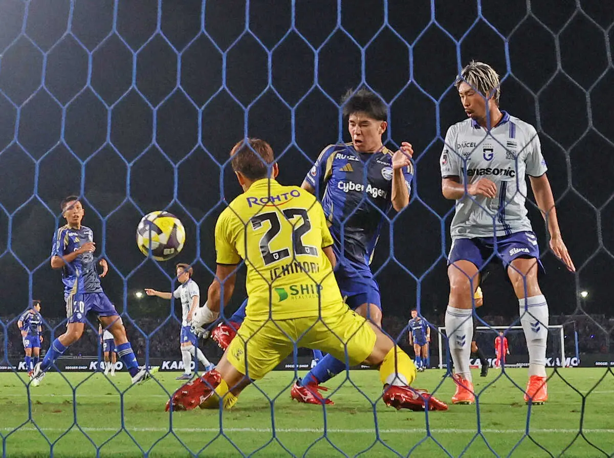 【画像・写真】＜町田・G大阪＞後半、ゴールを決める町田・林（右から2人目）（撮影・西海健太郎）