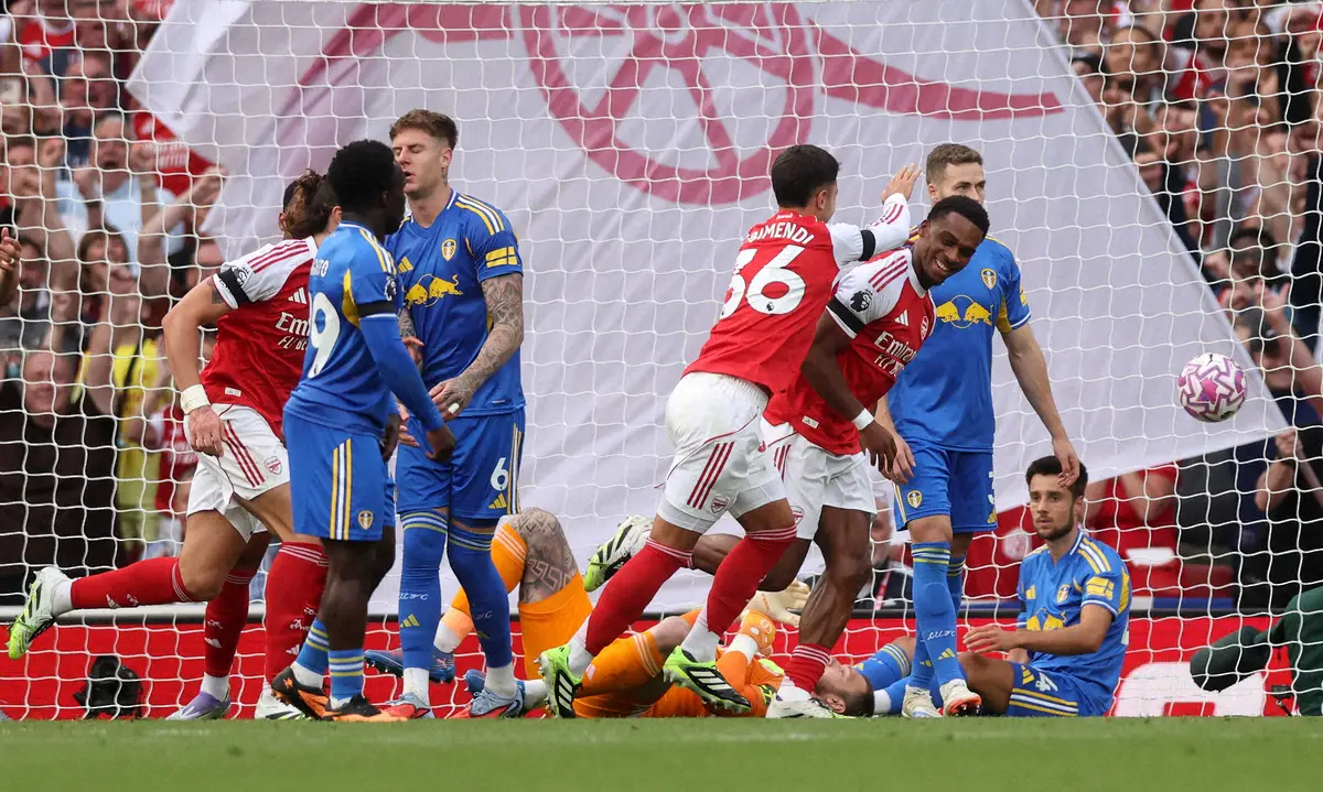 【画像・写真】アーセナル戦の後半、失点し落胆するリーズイレブンら（ロイター）