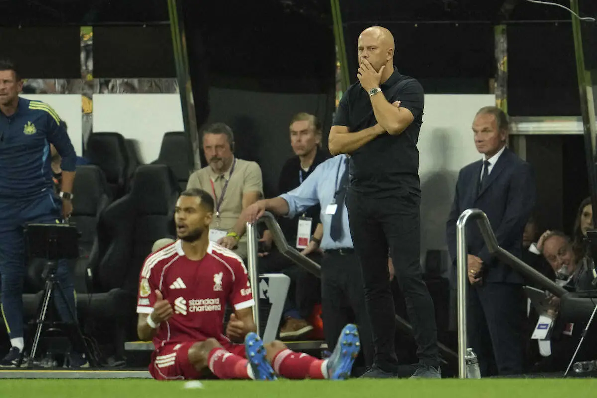 【画像・写真】リバプール開幕2連勝!16歳エングモハが劇的弾　遠藤は終了間際に途中出場しイレブンと歓喜