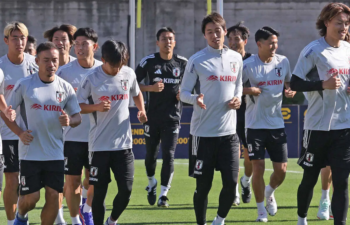 【画像・写真】長谷部コーチが全体練習前に軽快な動き　入閣から1年「彼はいまだにストイック」