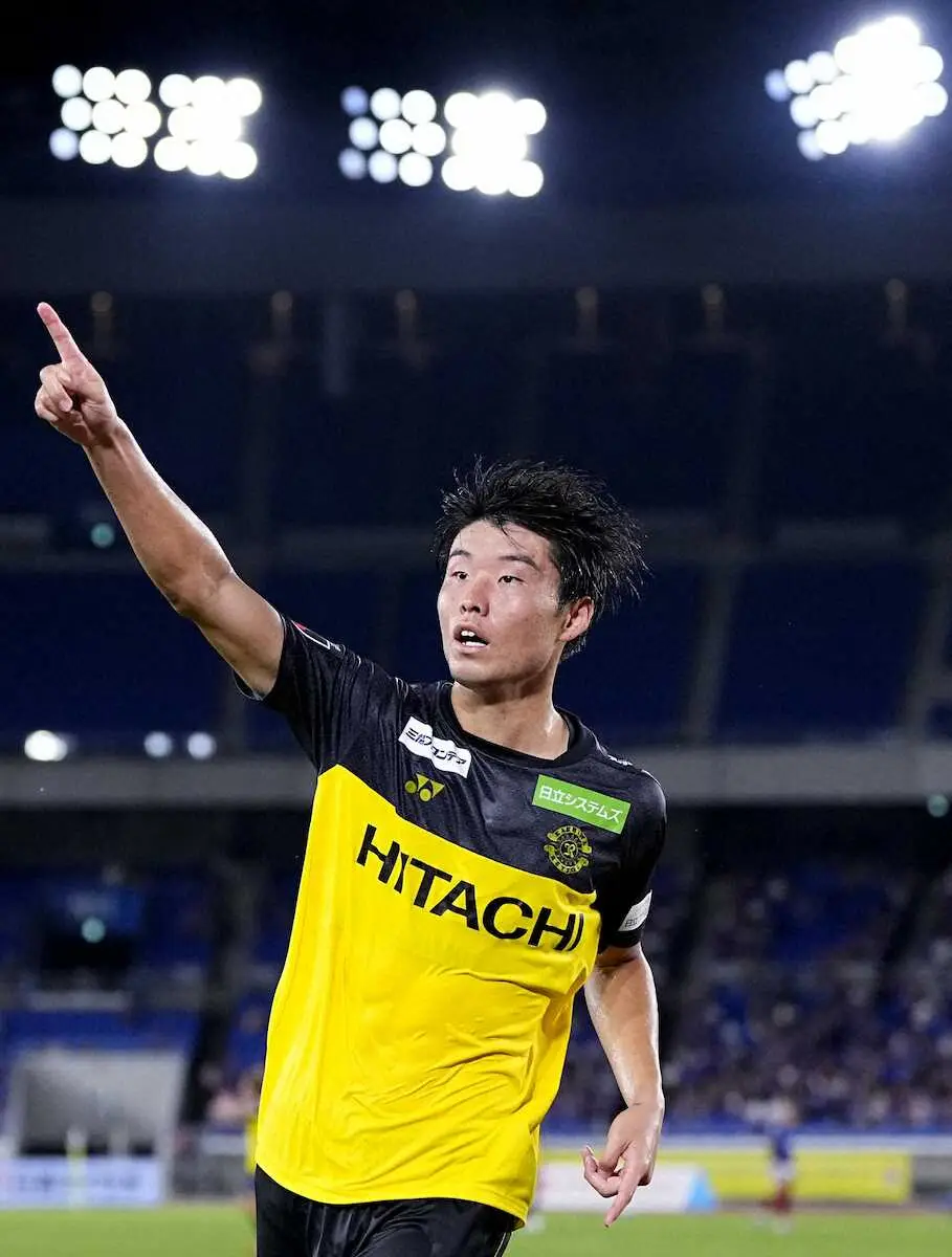 【画像・写真】＜横浜M―柏＞試合終了間際、自身2点目のゴールを決め、駆け出す柏・垣田