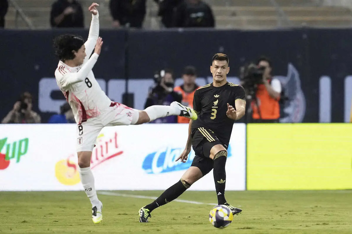 【画像・写真】日本代表・南野拓実「凄く悔しい」得意の形でボレー決め切れず「最低限枠を捉えないと…課題だと思います」