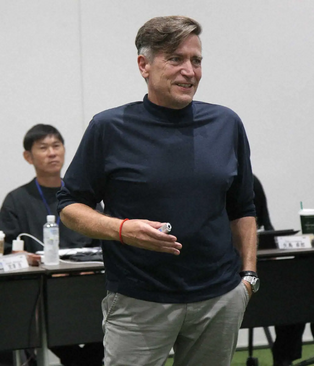 【画像・写真】なでしこニールセン監督　未来担う指導者たちに熱弁「自分に正直で」「決して誰かの真似をすることなく」