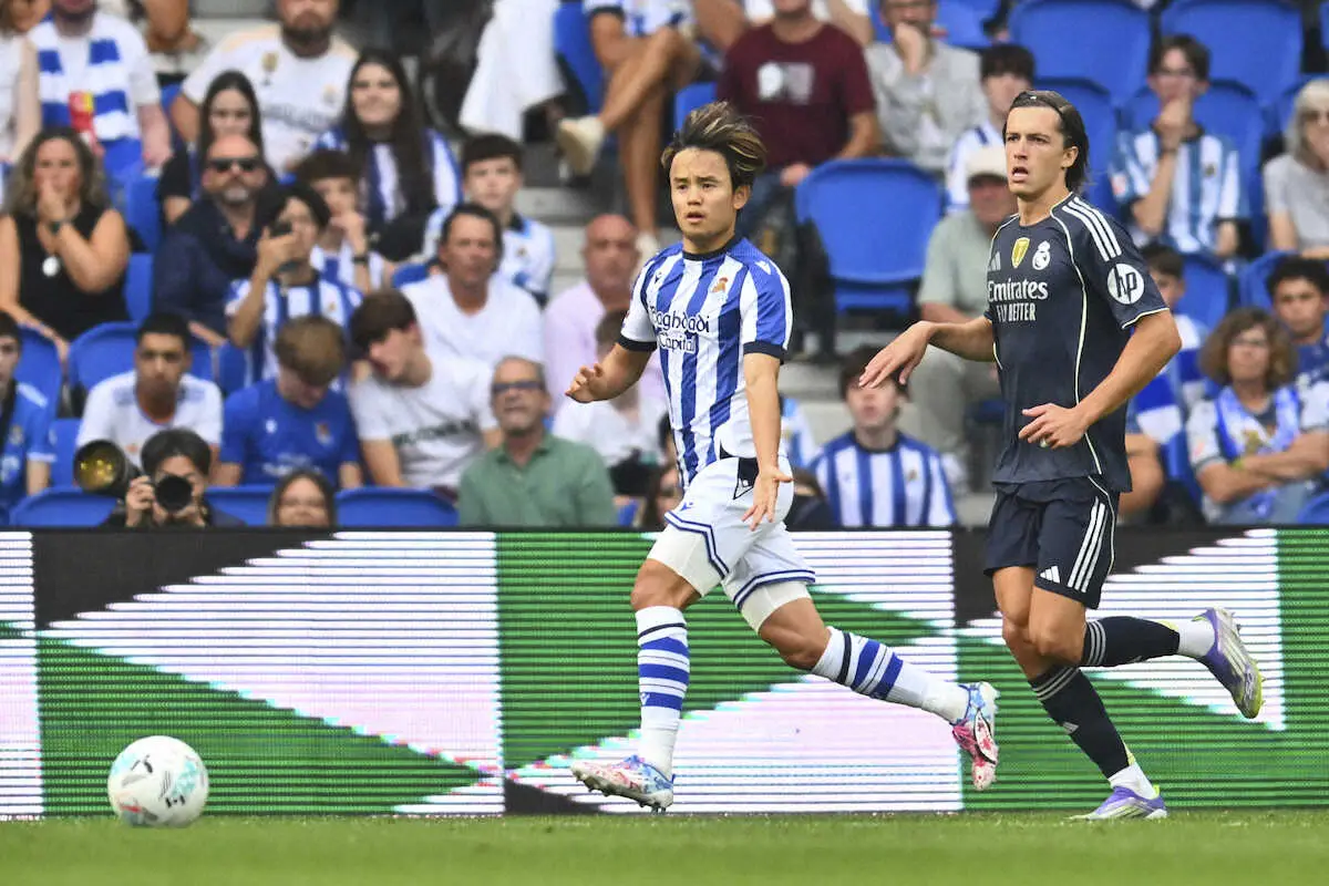 【画像・写真】Rマドリード戦の後半21分から途中出場したRソシエダードMF久保（左）（AP）