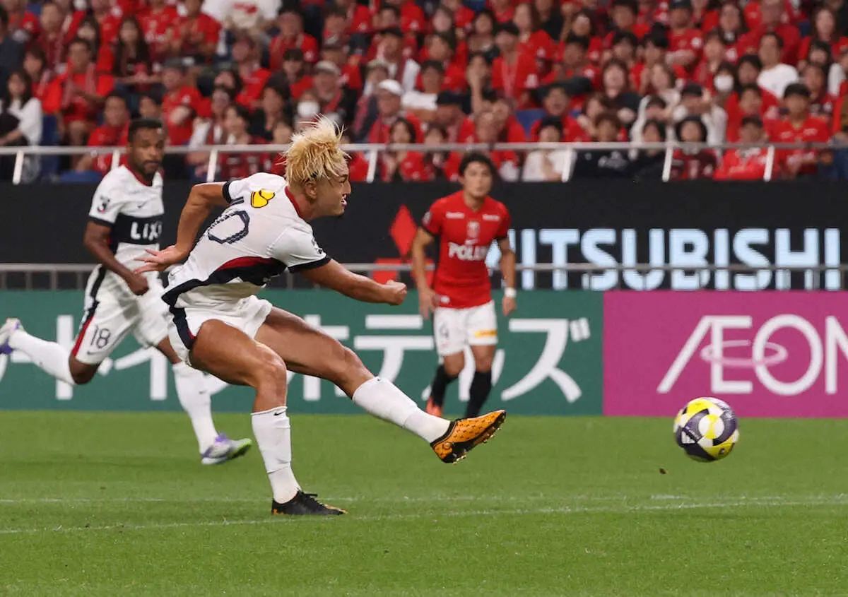 【画像・写真】＜浦和・鹿島＞前半、ゴールを決める鹿島・鈴木（撮影・西海健太郎）