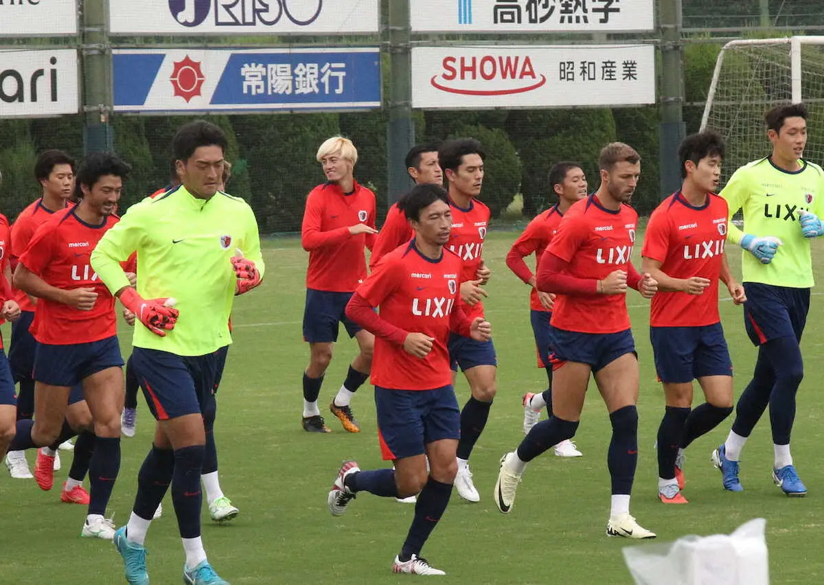 【画像・写真】ランニングする鹿島の選手たち