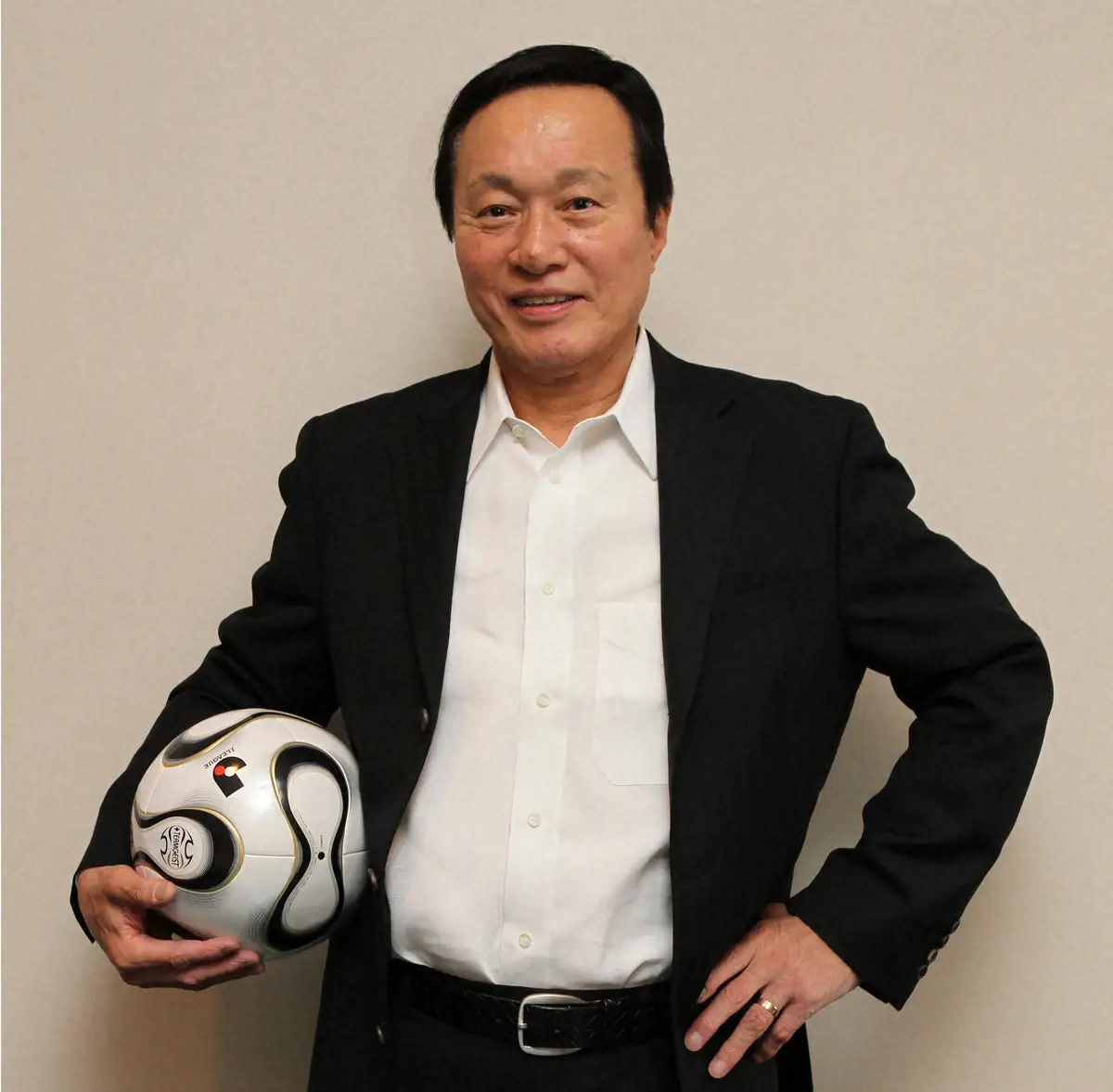 【画像・写真】日本－パラグアイ戦　試合前に釜本邦茂さんへ黙とう捧げる　8月に誤嚥性肺炎のため死去