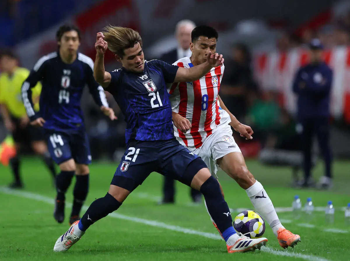 【画像・写真】＜日本・パラグアイ＞前半、競り合う佐野（撮影・後藤　大輝）