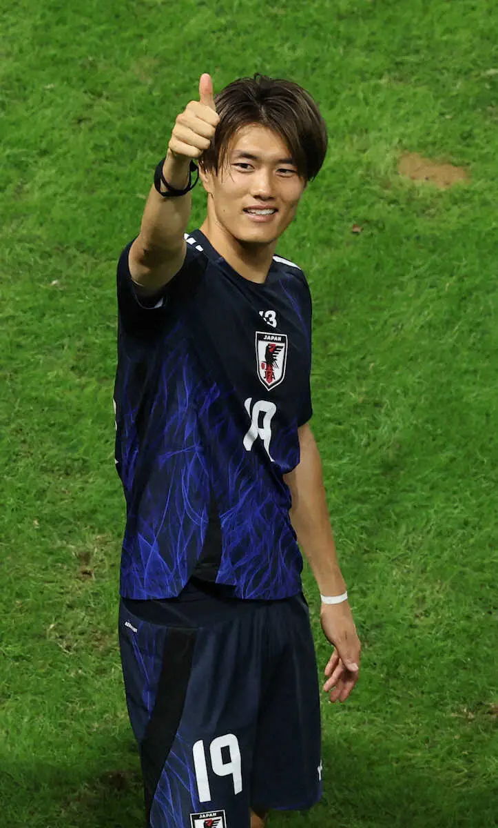 【画像・写真】＜日本・パラグアイ＞試合後、サムアップする小川（撮影・西海健太郎）