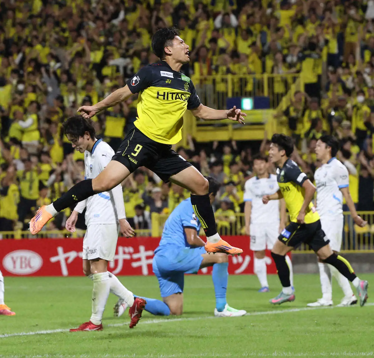 【画像・写真】柏が4発大逆転　退場誘発に2得点の細谷は「自分の日と思っていた」