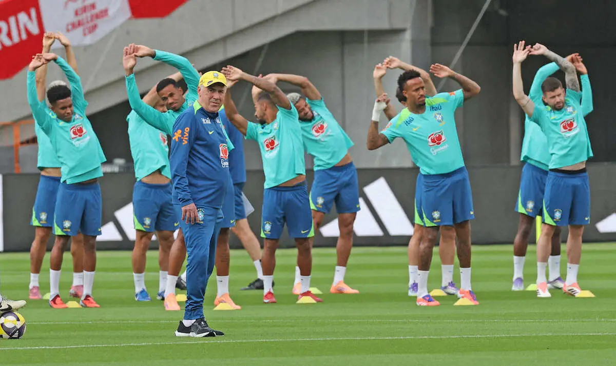 【画像・写真】異例120人集結！ブラジル・アンチェロッティ監督が会見　14日に日本代表と対戦、抜群の注目度