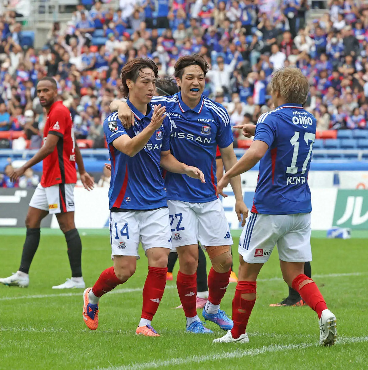 【画像・写真】横浜M、浦和に4発快勝で残留圏キープ！谷村、キニョーネス、クルークス、植中のゴールラッシュに会場沸く