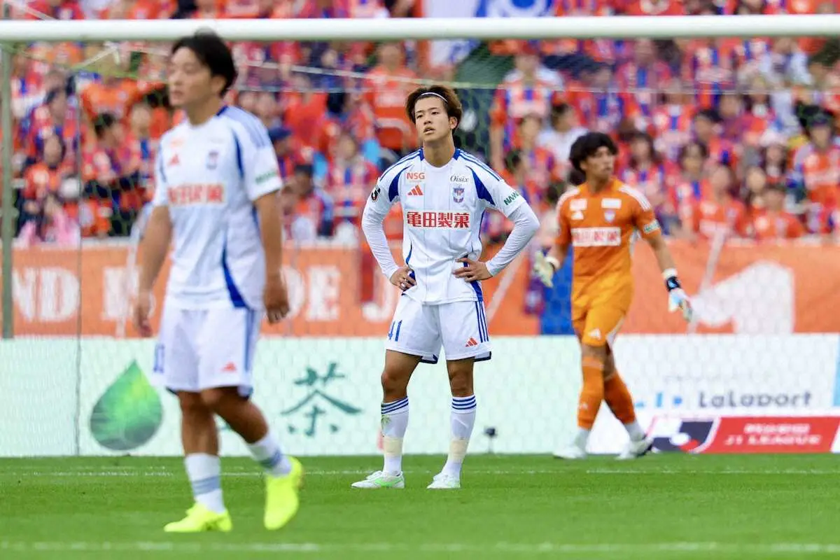 【画像・写真】新潟が降格が決まっているチーム同士の対決で湘南に2―5の大敗　今季最下位が濃厚に