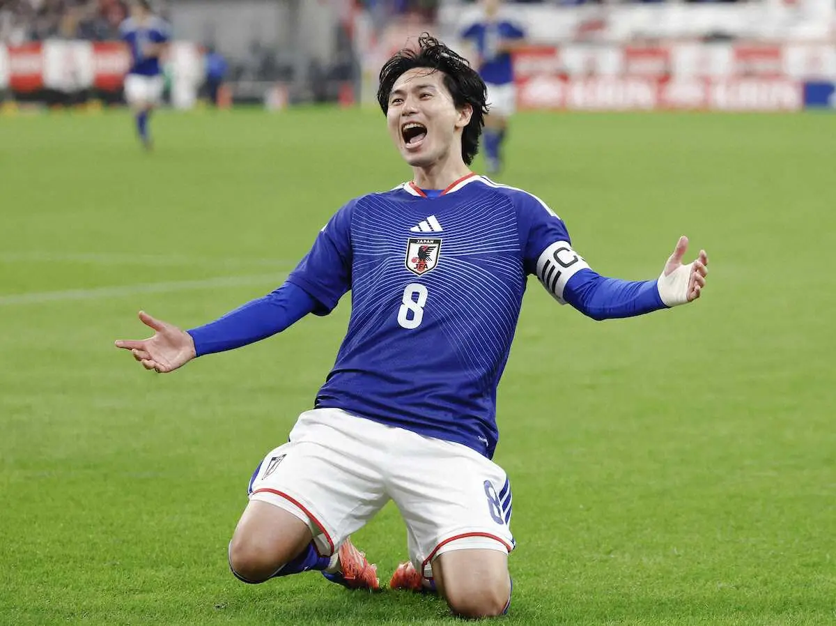 【画像・写真】＜日本―ガーナ＞前半、先制ゴールを決め喜ぶ南野