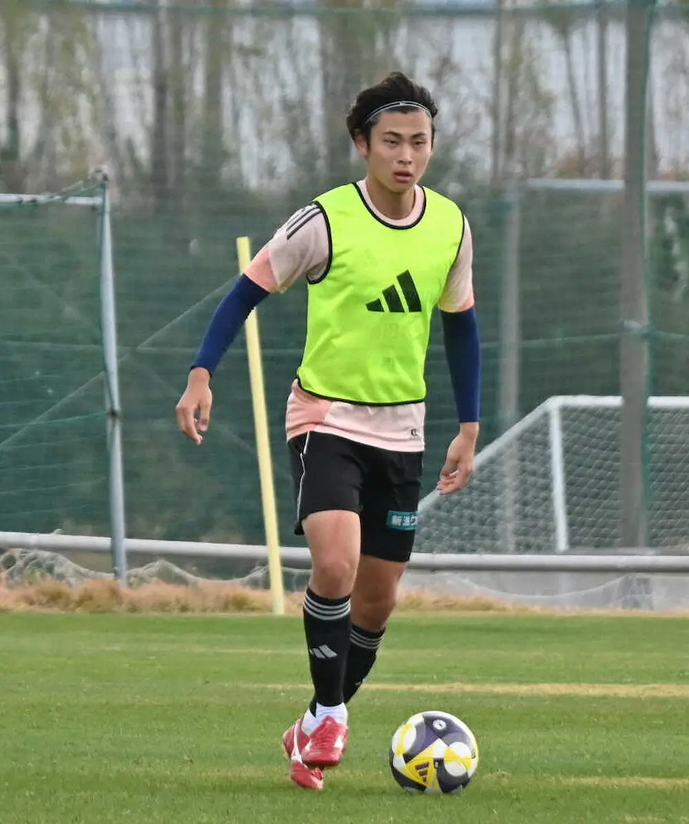 【画像・写真】新潟MF笠井　ボランチで成長「絶対的な存在に」　残り2試合のリーグ戦で出場機会目指す