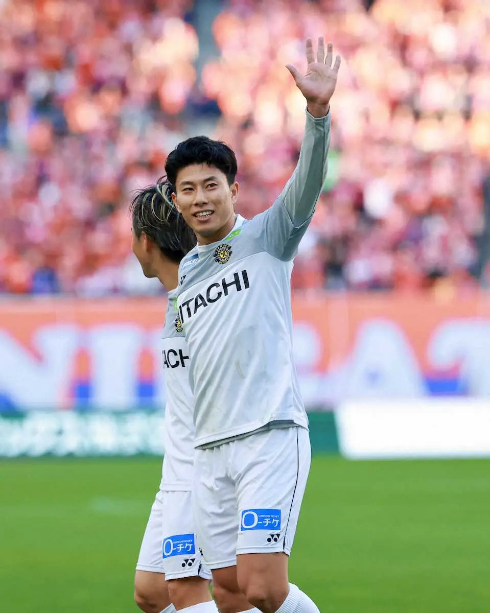 【画像・写真】14年ぶりV狙う柏が快勝　エースFW細谷が自身初ハット達成　首位・鹿島と1差　優勝争いは最終節で決着