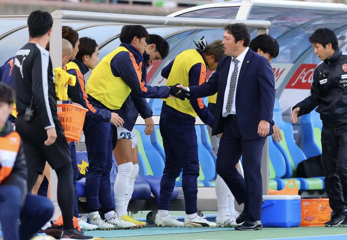 【画像・写真】J1清水　MF乾が退任の秋葉監督へ感謝　「寿命延ばしてもらった監督」