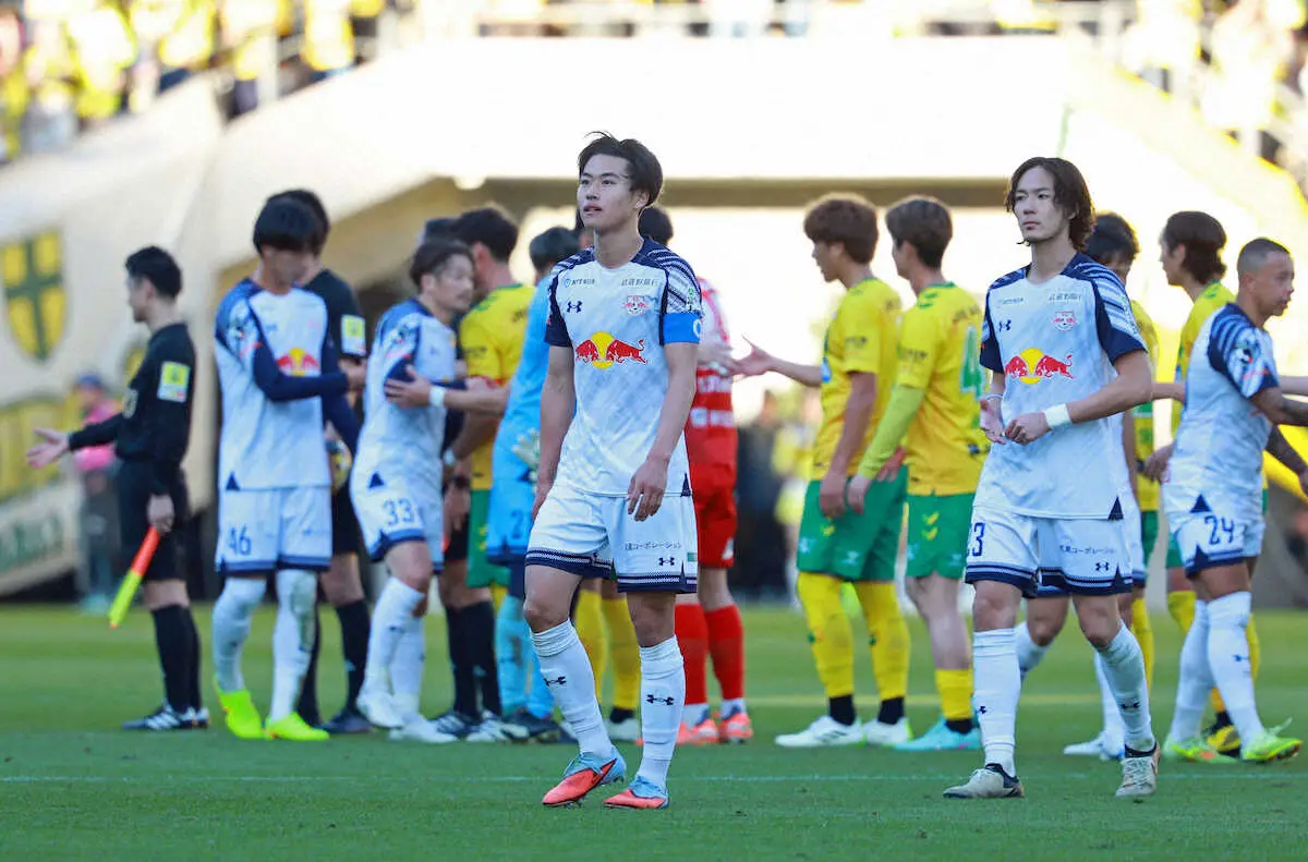 【画像・写真】大宮まさか…3点リードも大逆転負け、史上初のJ3から2年連続昇格ならず、宮沢監督「自分の力不足です」