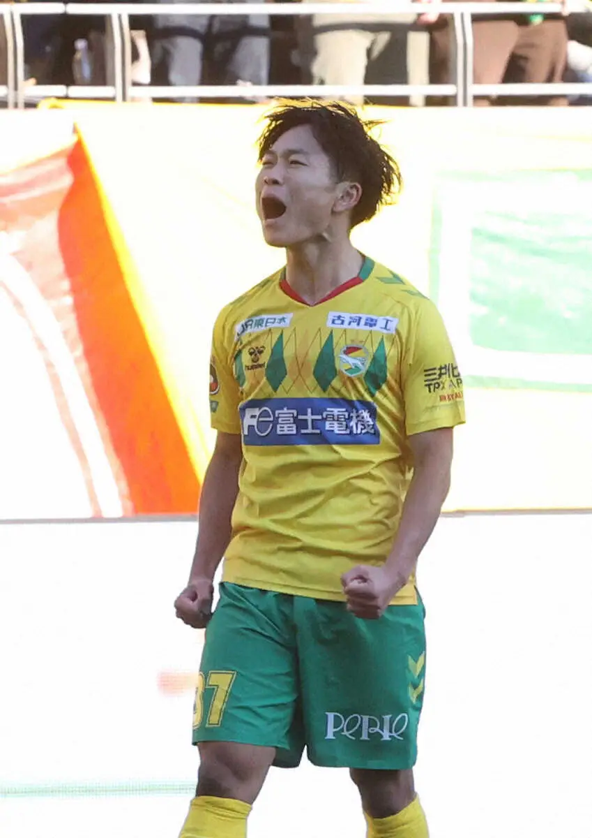 【画像・写真】＜千葉・大宮＞後半、ゴールを決め喜ぶ千葉・姫野（撮影・西海健太郎）