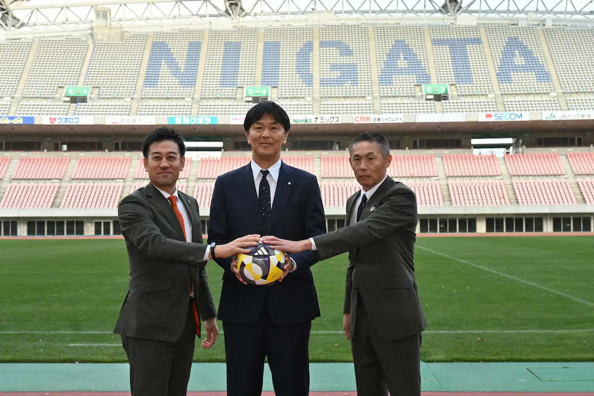 【画像・写真】新潟再建を託された船越新監督が就任会見「アルビレックスらしいサッカーを継続しつつ、進化できるように」