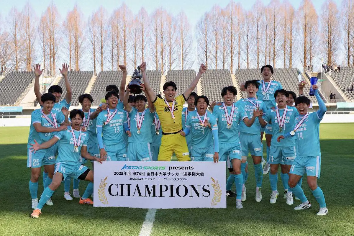 【画像・写真】＜第74回全日本大学サッカー選手権大会　決勝　国士舘大・筑波大＞優勝を決め、歓喜の筑波大イレブン（撮影・松永　柊斗）