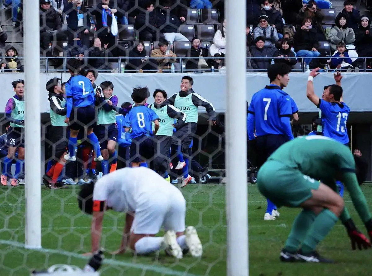 【画像・写真】【高校サッカー】大津、劇的逆転勝ちで8強入り！ラストプレーでPK弾