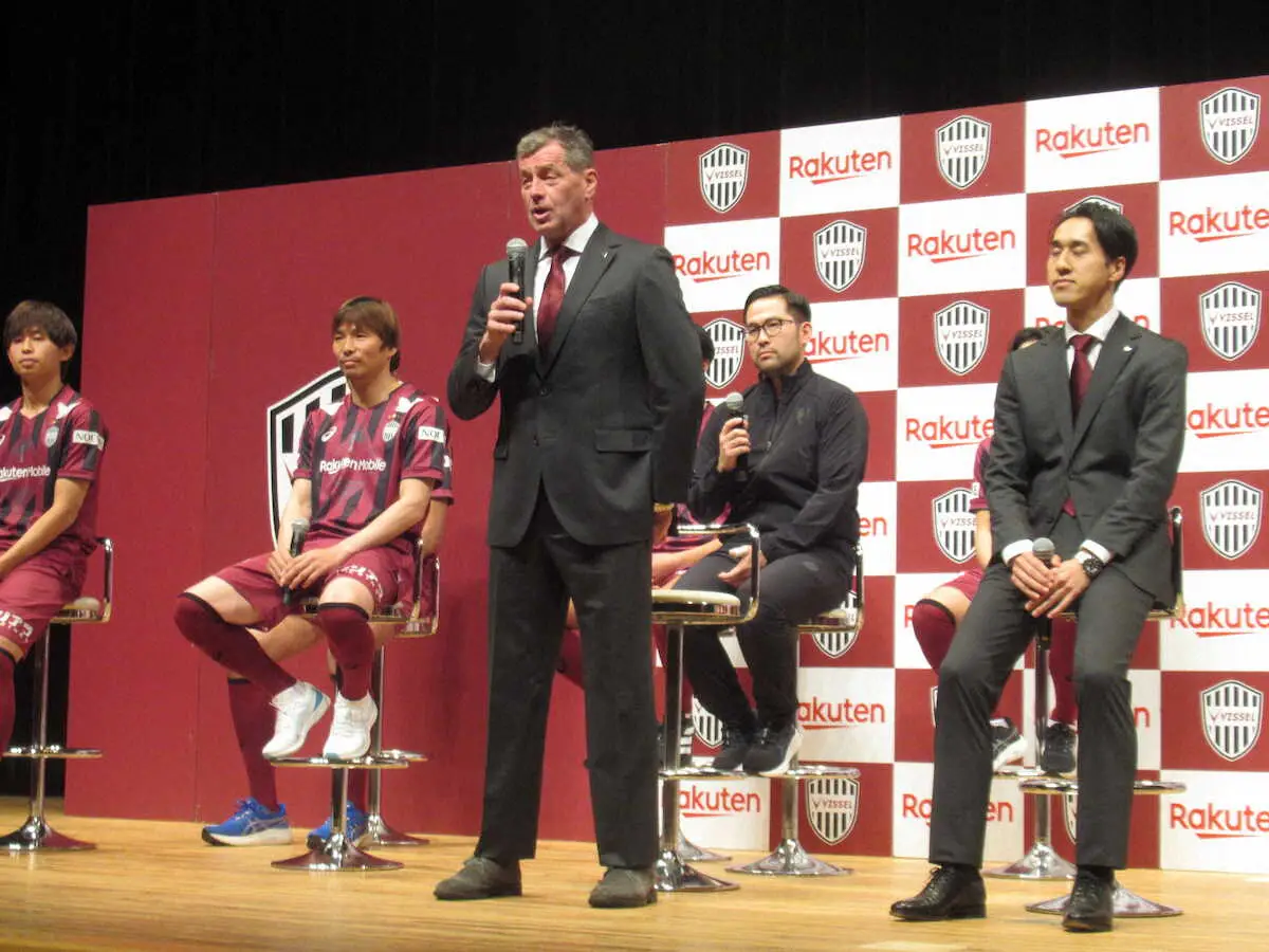 【画像・写真】神戸・スキッベ監督　フライト遅れで練習初日間に合わず　ドタバタ発進も「情熱的なサッカー見せる」