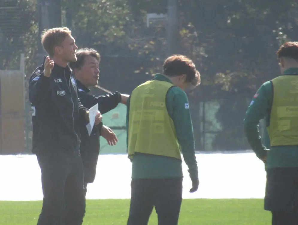 【画像・写真】G大阪ヴィッシング監督「ゆっくりする時間はたっぷりある」ピッチ内外で計2時間30分ハードトレ指示