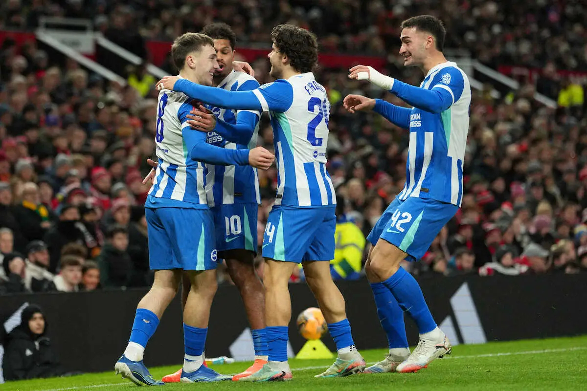 【画像・写真】＜FA杯3回戦＞マンチェスターU戦の前半、グルダ（左端）が先制ゴールを決めよろこぶブライトンイレブン（AP）