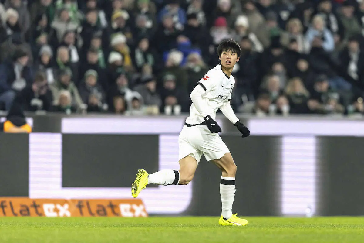 【画像・写真】アウクスブルク戦でプレーするボルシアMGの高井（ボルシアMG提供）