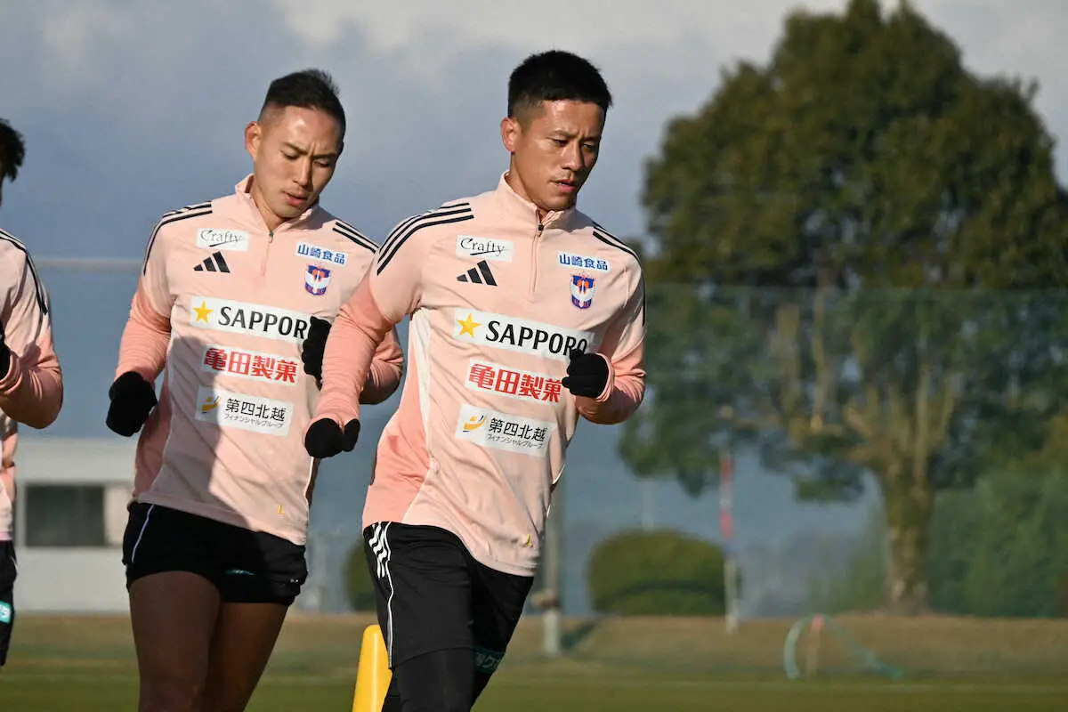 【画像・写真】宮崎キャンプ中のJ2新潟　ベテランFW小野「みんなが前向きに取り組んでいる」