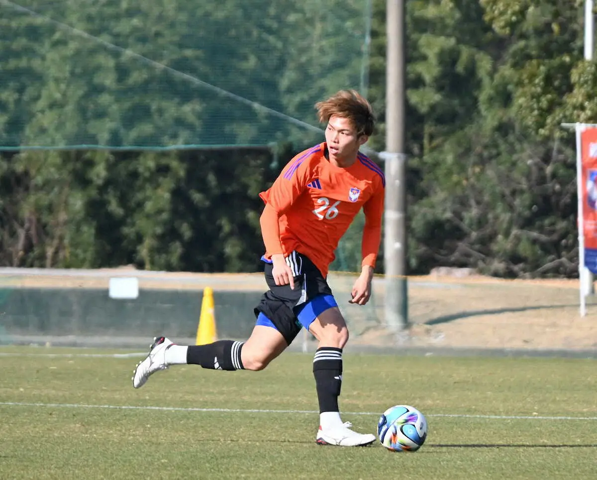 【画像・写真】左足のキックと積極的な攻撃参加が魅力の佐藤