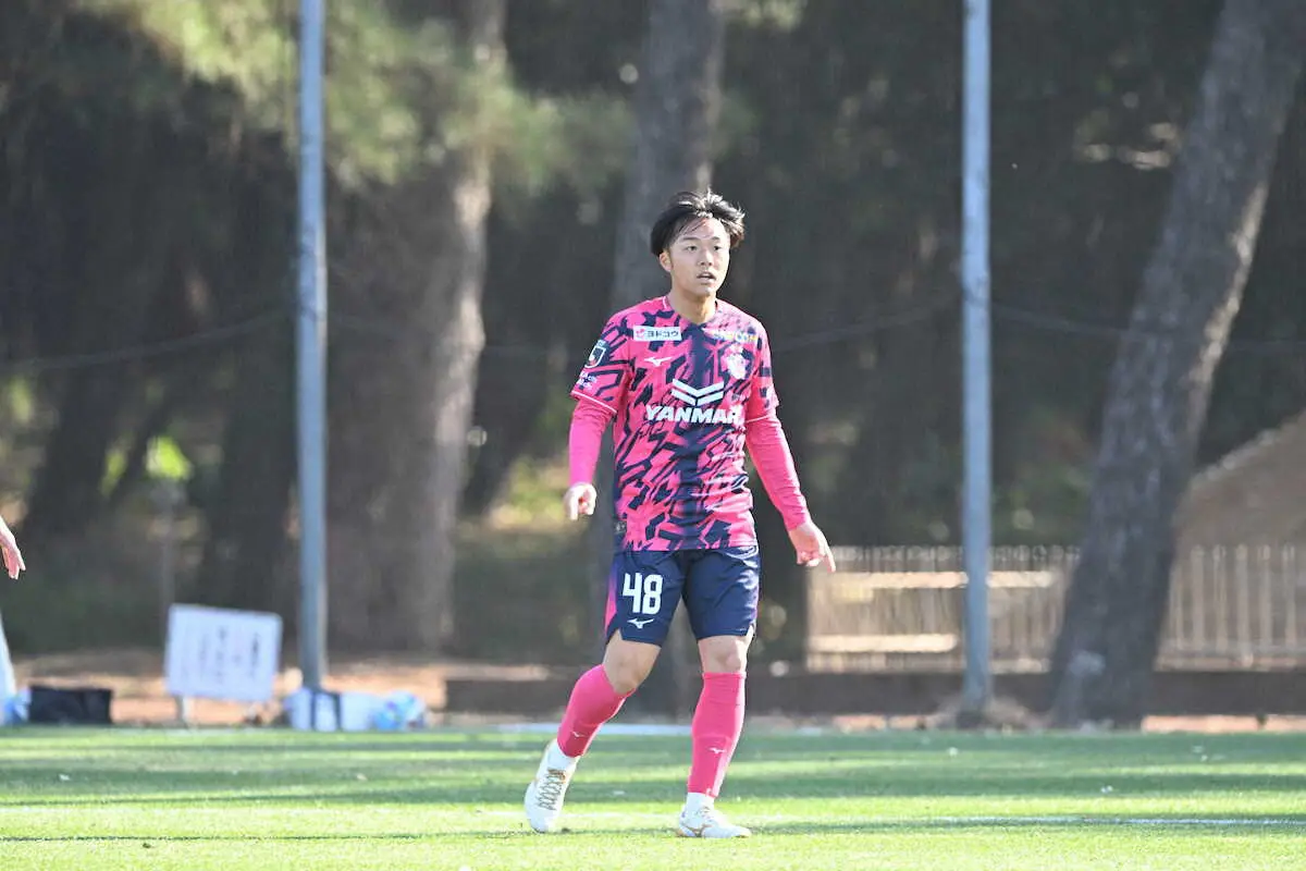 【画像・写真】宮崎キャンプで精力的な汗を流すC大阪MF柴山（C）CEREZO　OSAKA