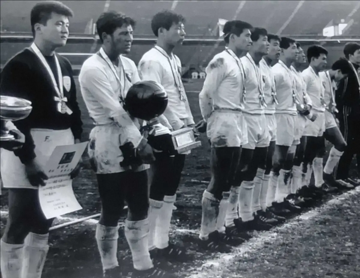 【画像・写真】65年度天皇杯で優勝(左から2人目が筆者)