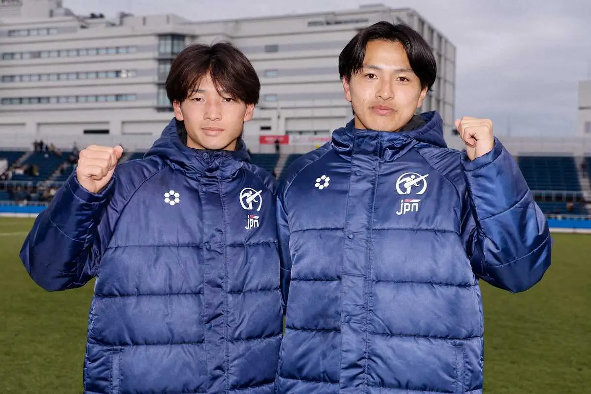 【画像・写真】＜NEXT　GENERATION　MATCH　2026　日本高校サッカー選抜・U－18　Jリーグ選抜＞U－18　Jリーグ選抜に勝利し、ガッツポーズする日本高校サッカー選抜・臼井（左）と宮本（撮影・松永　柊斗）