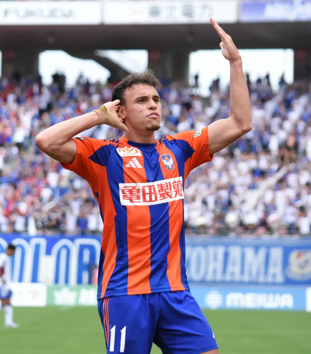 【画像・写真】J2新潟　MFダニーロ・ゴメスと契約更新発表　右膝故障でリハビリ中も「必ず強くなって戻ってきます」