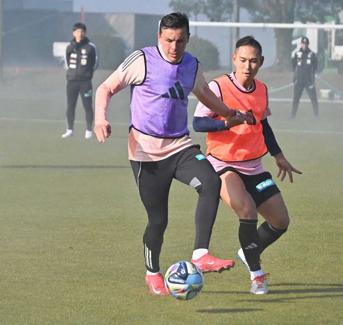 【画像・写真】出場2試合で2ゴールのモラエス(左)