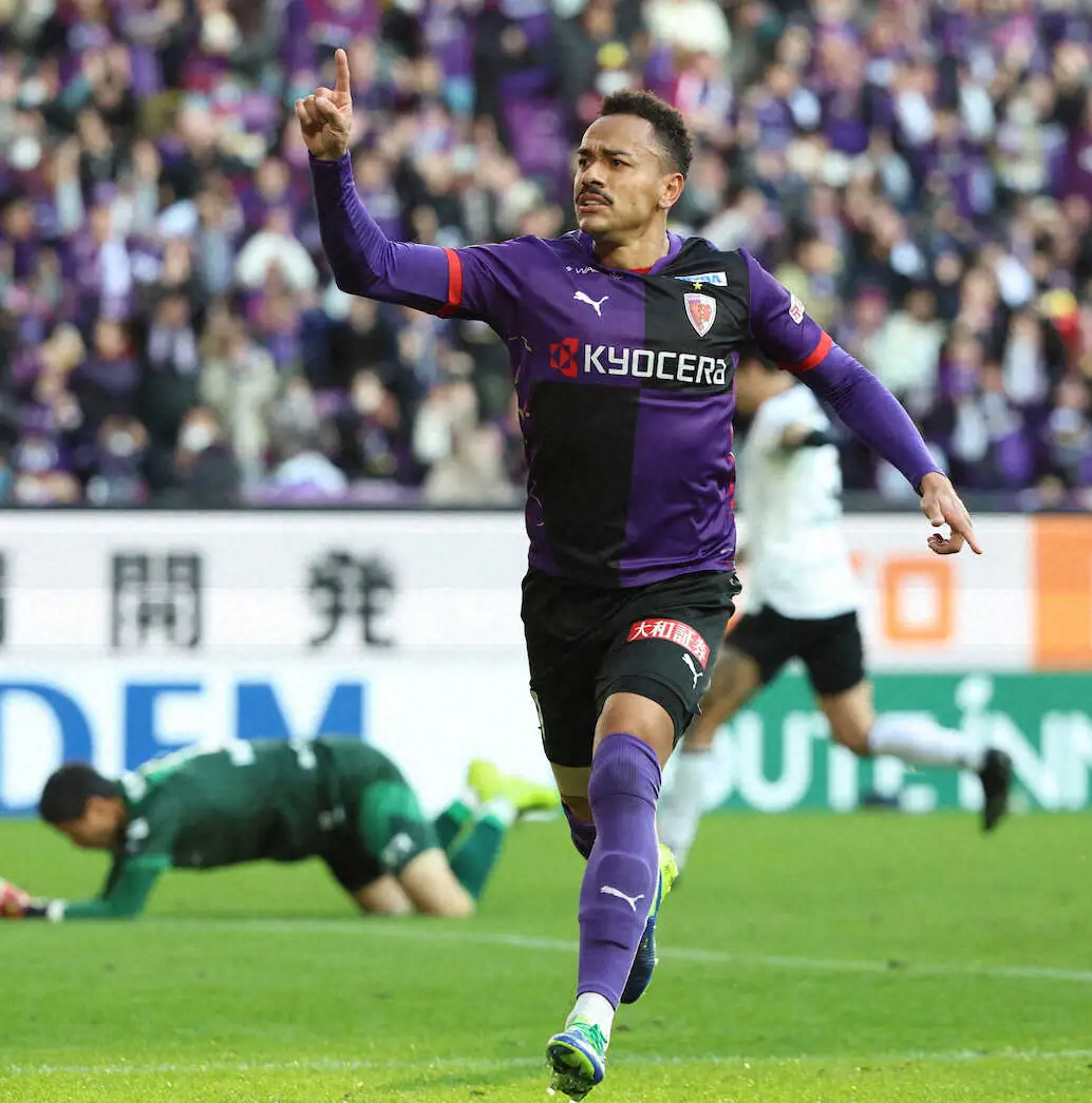 【画像・写真】京都が広島に逆転勝ちでJ1西地区の首位に　FWエリアス同点弾　DFトレヴィザン勝ち越し弾