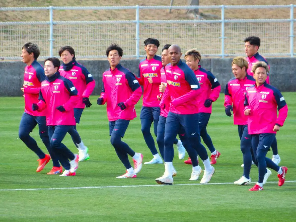 【画像・写真】C大阪が公開練習　FW櫻川ソロモンは“必殺のワンパン”で「京都からの3連戦、しっかり勝ち点を」