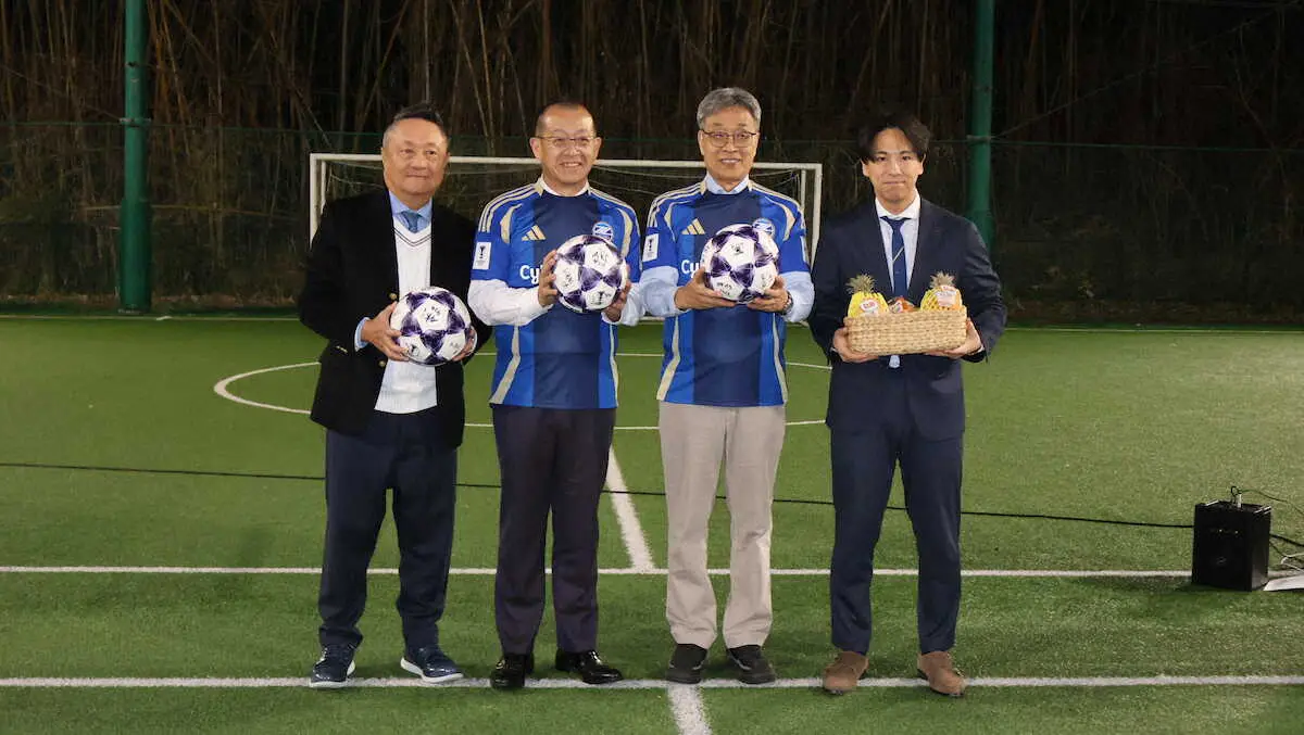 【画像・写真】台湾農業部とドールが町田にバナナ＆パイナップルを贈呈