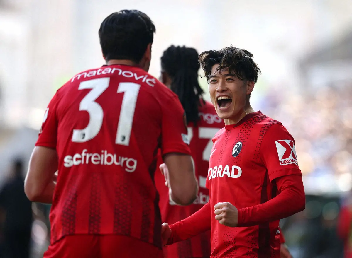 【画像・写真】セルタ戦の後半、得点を決め喜ぶフライブルク・鈴木唯（右）（ロイター）