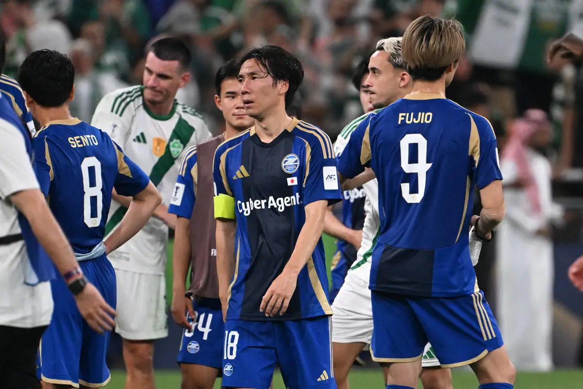 【画像・写真】＜ACLE決勝＞惜しくも準優勝に終わり肩を落とす町田イレブン（AP）