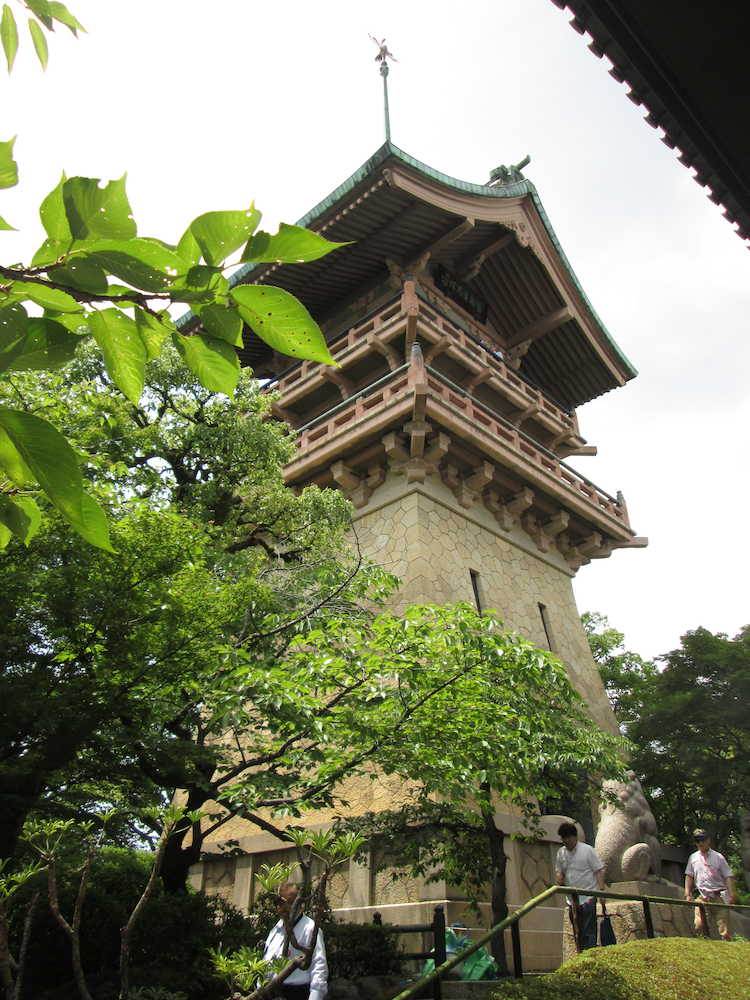 エキゾチックな造りの大雲院祇園閣。閣上からの眺望は素晴らしい