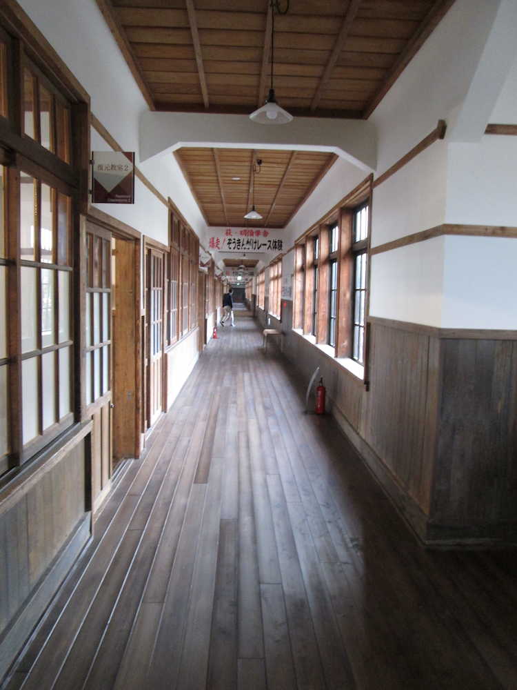 萩・明倫記念館に残る長さ９０メートルの廊下