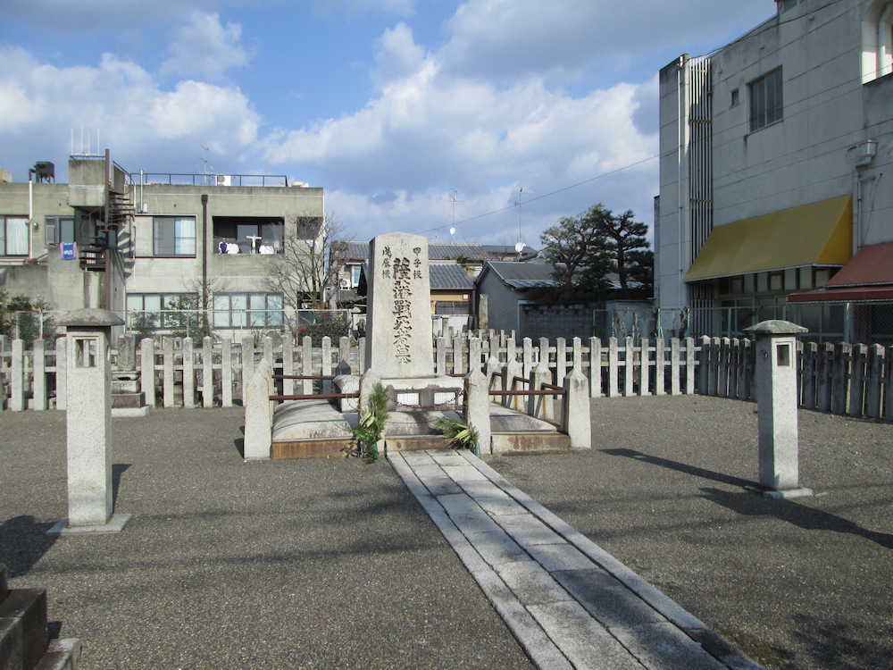 林光院の境外墓地に立つ薩摩藩士の墓