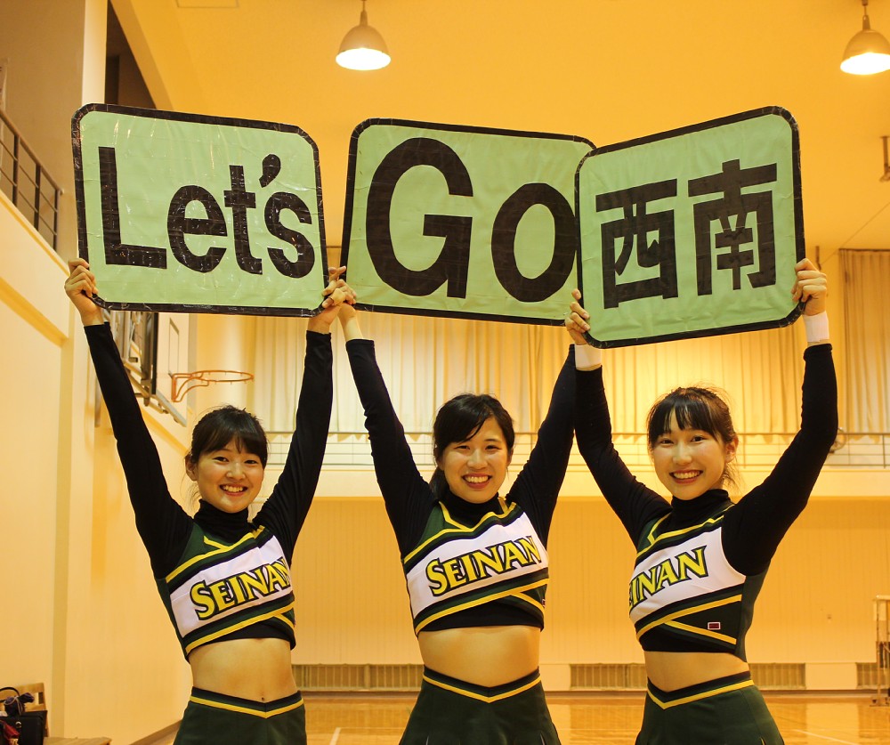 応援担当の（左から）高石七帆、中島優紀美、瀬戸崎仁妃